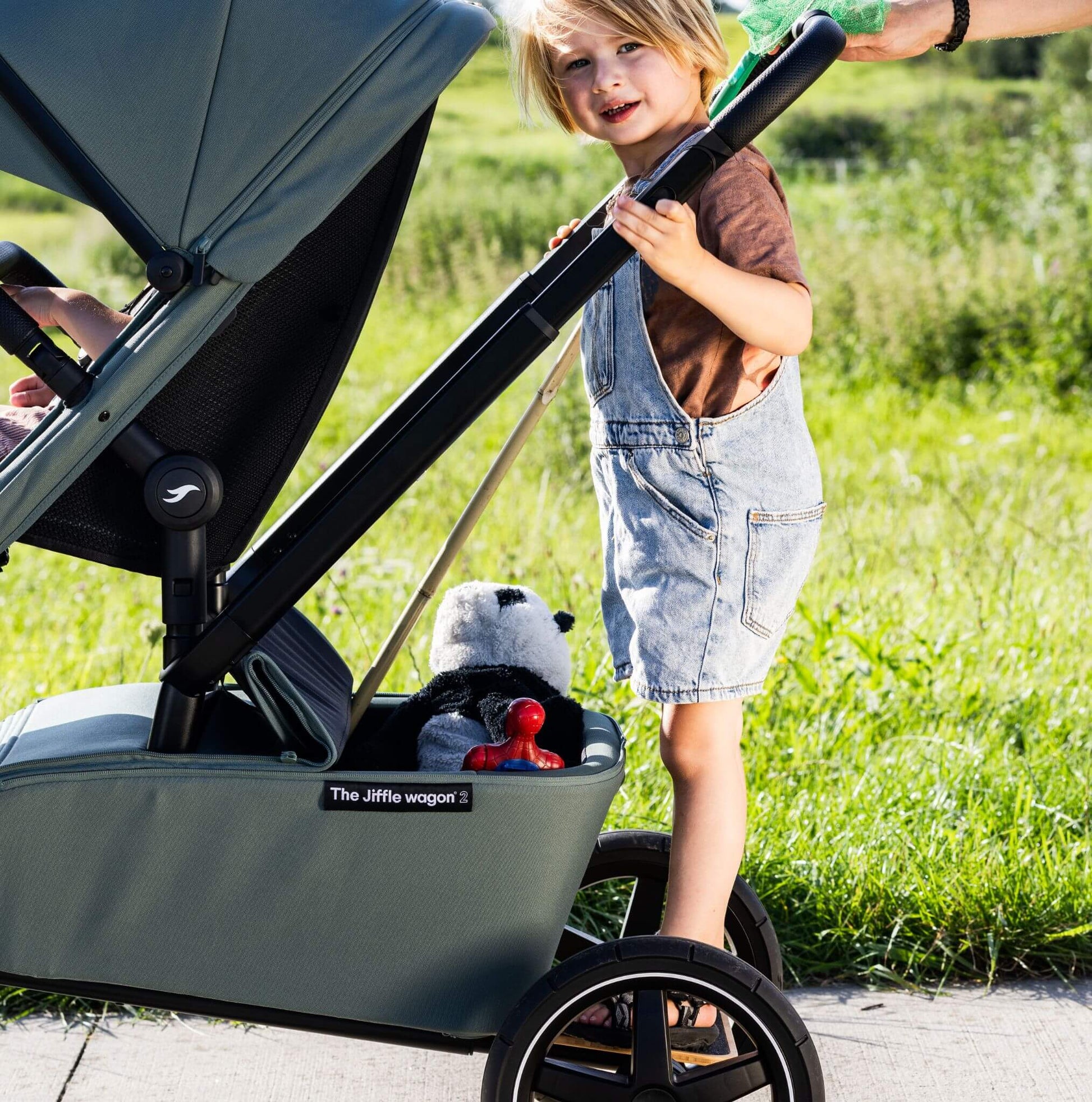 Pram_with_built_in_ride_along_board